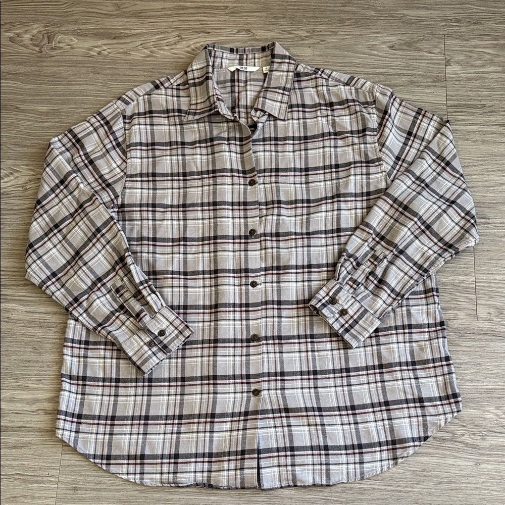 Uniqlo Men's Plaid Button Down Shirt - Black and Gray Size XL
